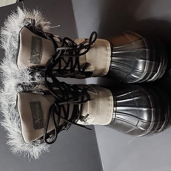 Natural Winter Boots with Faux Fur Trim sz 9 - Picture 1 of 13